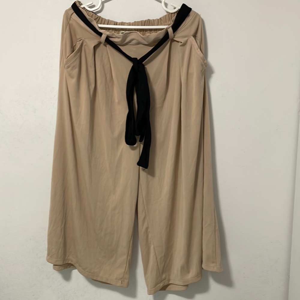 Wide leg pants knee level with belt.waistline 44cm
